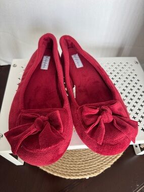 Dearfoams Red Bow Suede-Style Ballet Flats Size 7-8 Bedroom Slippers